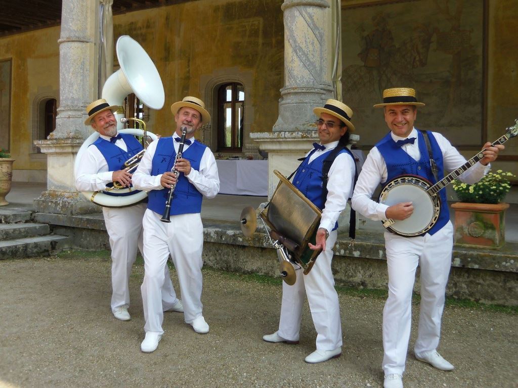 DIXIELAND PARADE, jazzband new orleans