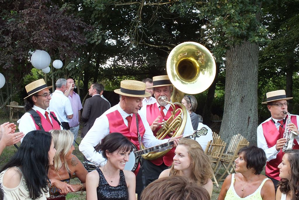 Le jazzband anime le cocktail de mariage